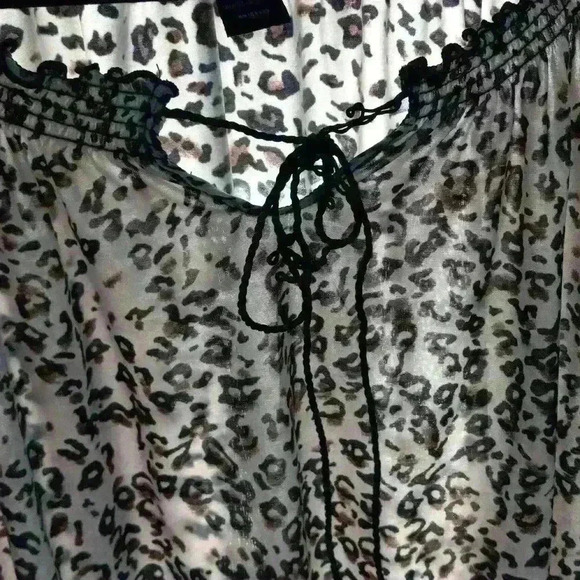 Isabella Rodriguez leopard print top size PL elastic sleeve and waist L - Picture 5 of 5